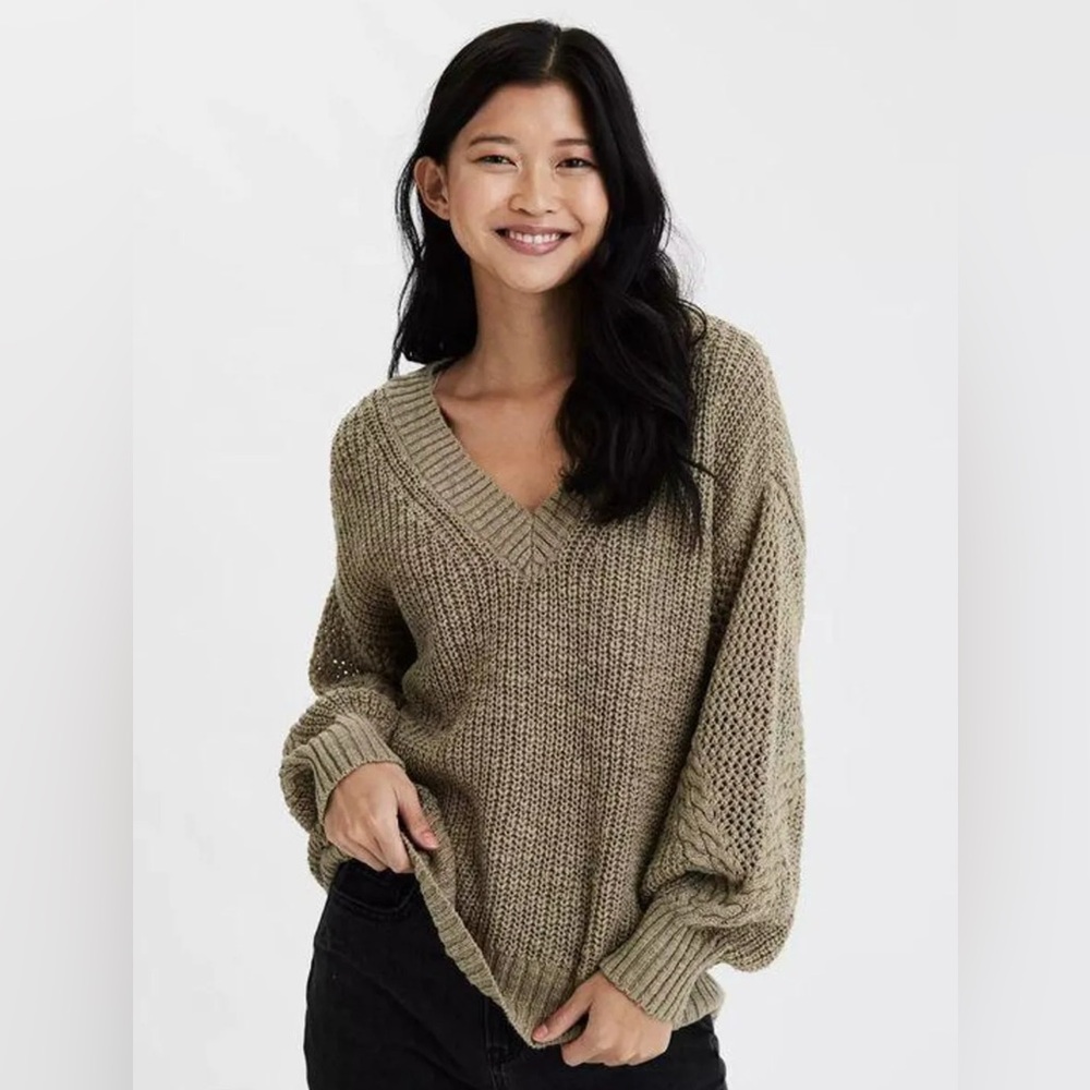 American Eagle V Neck Sweater